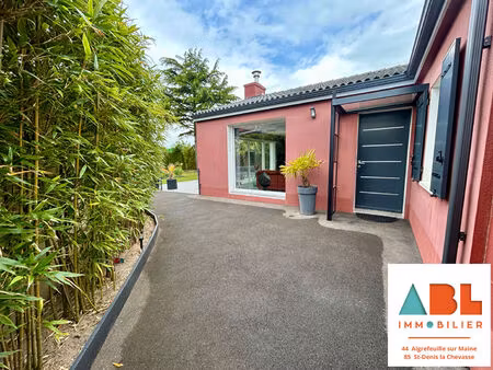 maison de plain-pied de 115m² habitables  avec grand terrain arboré
