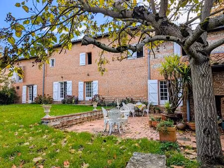 demeure de caractère avec dépendance et garage sur terrain de 1100 m²