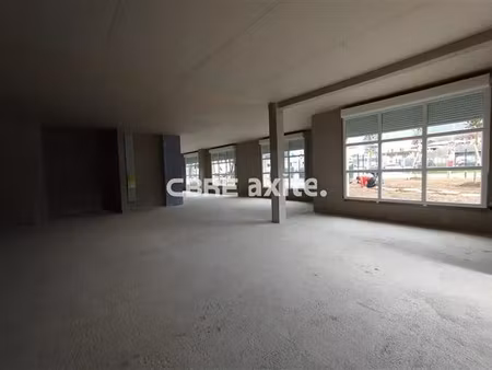 location commerce thyez 191 m²
