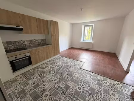 appartement t2 refait à neuf à louer - centre ville