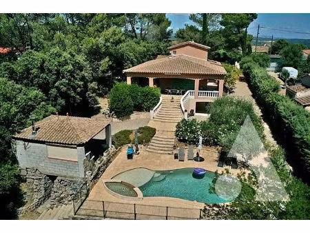 magnifique villa de 150 m² avec dépendance et piscine sur un terrain de 2.202m².