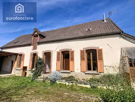 en exclusivite proche de l'autoroute a5 charmant village
