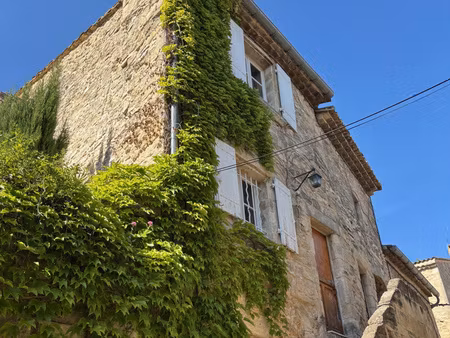 les angles gard  au coeur du vieux village  maison de charme avec vue  terrasse  cave