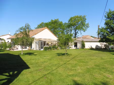 vernon/chire les bois maison plain pied parfaitement entretenue avec grange et garage avec