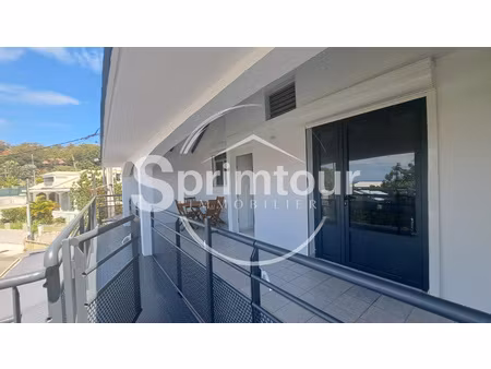 à louer magnifique t3 rénové avec terrasse et vue mer