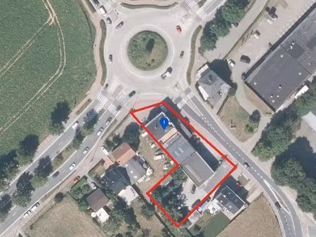 handelspand met 2 handelsruimtes en 1 appartement te koop op aaa locatie