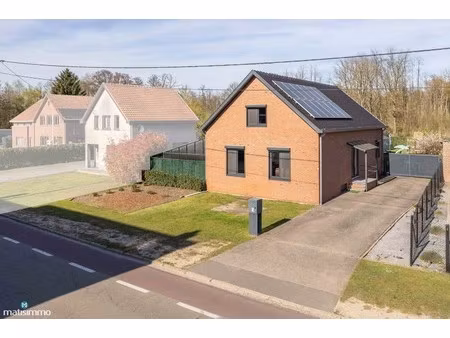 ruime woning met 4 slaapkamers gelegen op een rustige doch centrale locatie te genk