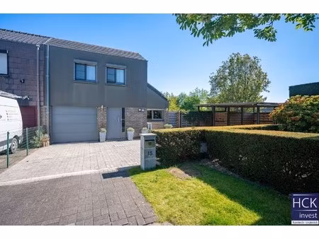 kruishoutem - energiezuinige & instapklare woning met 3 slpk. op toplocatie!
