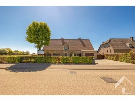 mooi landhuis in groene en rustige omgeving