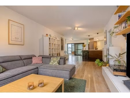 instapklare bel-etagewoning met dubbele garage en tuin in het centrum van retie