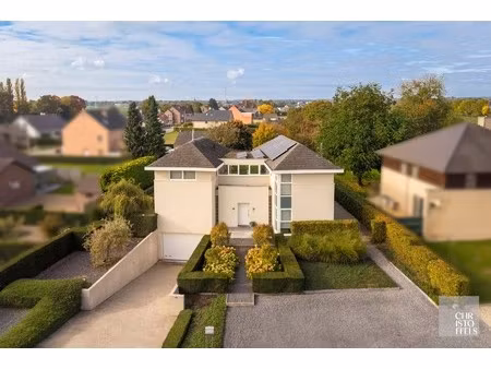 uitzonderlijke villa van 320m2 gelegen in het pittoreske leut  op een boogscheut van de ma