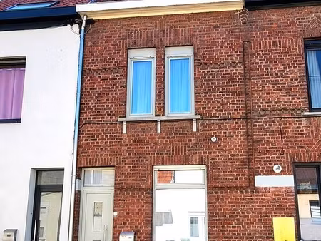 deze charmante woning met karakter is gelegen op wandelafstand van het station en centrum 