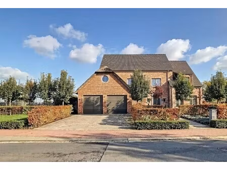 hoogwaardig afgewerkte pastorijwoning met 6 paardenstallen op 2563m² (optie extra grond)