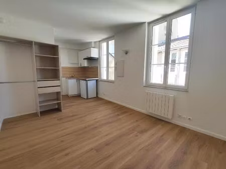 location appartement 1 pièce 23m² poitiers 86000