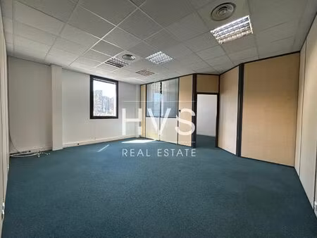 location local professionnel 58m²