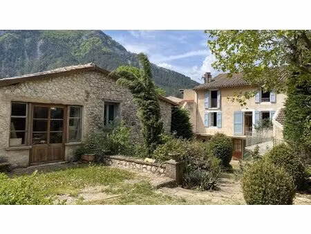 propriété de caractère avec piscine et dépendances au cœur du haut-diois
