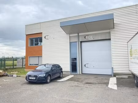 location entrepôt saint priest 69800 682m²