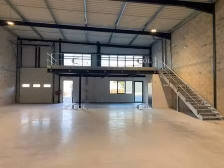 location local d’activités signes 83870 325m²