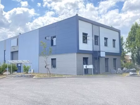 location local d’activités saint priest 69800 583m²
