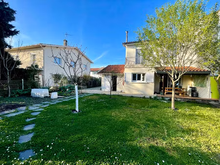 élégante maison 3 chambres avec garage jardin ensoleillé et atelier? cadre privilégié à ta