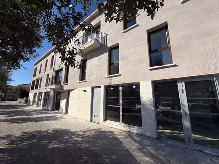 a vendre - commerce loue - 47m2 place de la gare de biganos
