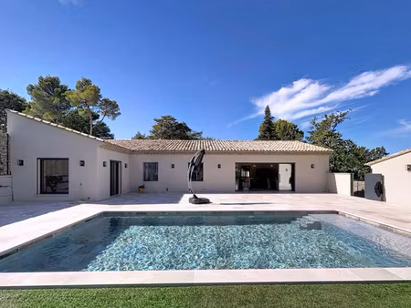 *sous offre*. villa contemporaine et récente de 150 m² environ avec garage sur terrain pay