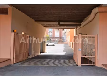 location garage 17 m2 à saint-aygulf