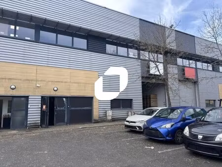 location local d'activités 494 m²