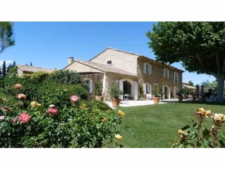 en sud-luberon  ancienne ferme rénovée  dans un parc paysager superbe de 7 500 m2 avec ...