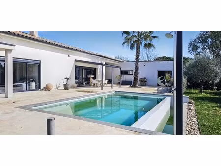 villa contemporaine de 180 m2 sur parcelle 1100 m2- plain-pied avec piscine environnement.