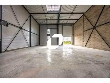 location local d'activités 258 m²