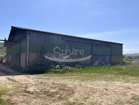 hangar avec terrain de 1776m²