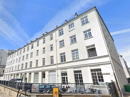 location bureaux 251 m²