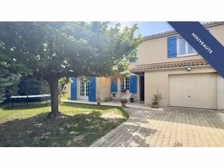sénas  rare à la vente  maison 4 chambres avec garage  terrain 5