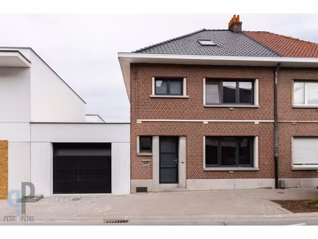 huis te koop in sint-lievens-houtem met 4 slaapkamers