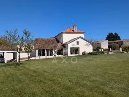 vente maison 8 pièces 280 m² à les eglises-d'argenteuil (17400)  390 000 €