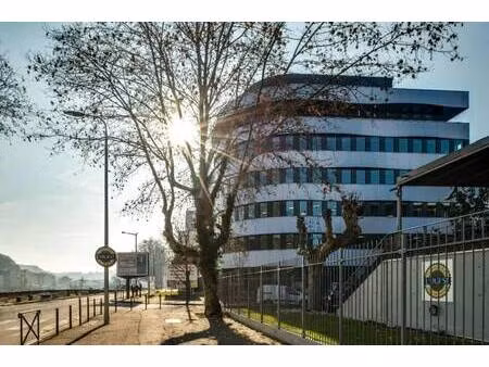 location bureaux 333 m² à 691 m²