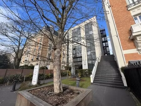 location bureaux 172 m² à 3 859 m²