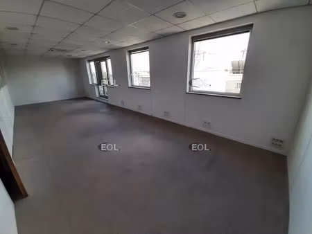 location bureaux 317 m² à 667 m²