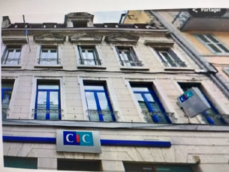 local commercial saint claude 215.04 m2