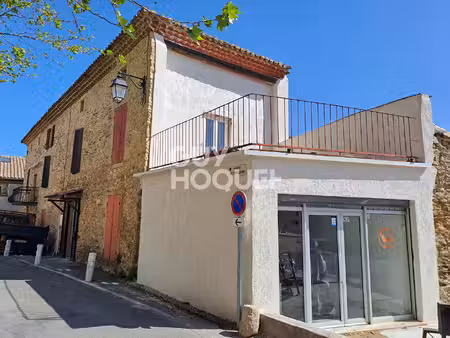 local commercial de caractère avec terrasse au coeur de connaux