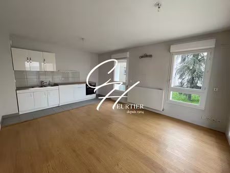 location appartement 3 pièces 63m2 grenoble 38000 - 938 € - surface privée