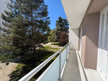 location appartement 4 pièces 69m2 saint-martin-d'hères 38400 - 775 € - surface privée