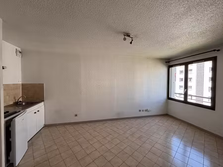 location appartement 1 pièces 22m2 grenoble 38100 - 417 € - surface privée