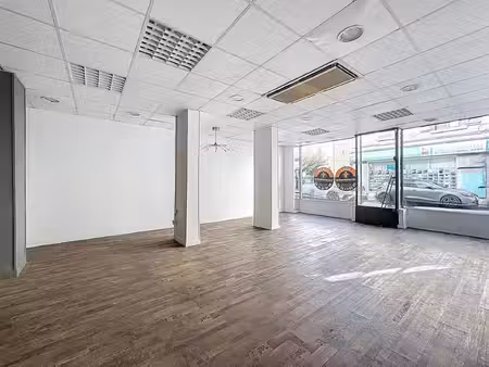 à location– local commercial de 225 m² avec vitrine – idéal commerce ou services