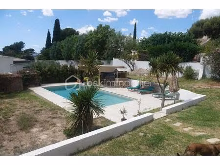 maison individuelle de 220m2 avec 2 appartements - piscine - garage - jardin arbore