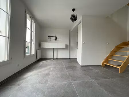 proche gare de melun - f2 meublé en duplex 46 m2 avec box