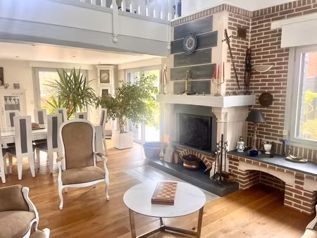 maison 8 pièces - 250 m²
