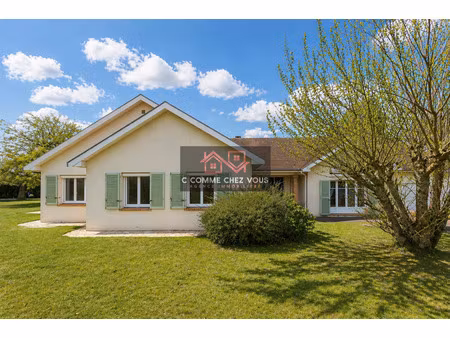 propriété d'exception à ozoir-la-ferrière domaine recherch