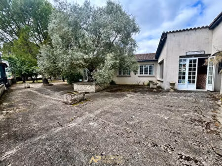 murs commerciaux ou maison a fort potentiel 220m2 et terrain 1730m2